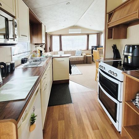 Lakeside Cotswold Holiday Home 赛伦塞斯特 外观 照片