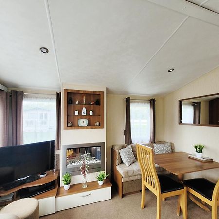 Lakeside Cotswold Holiday Home 赛伦塞斯特 外观 照片