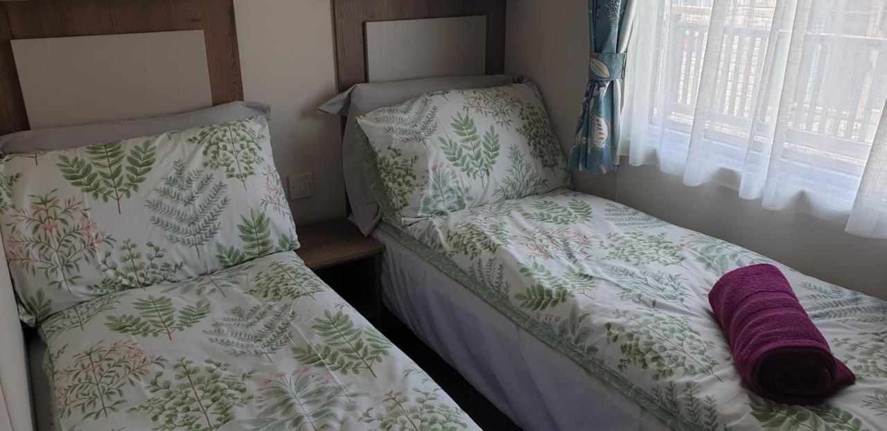 Lakeside Cotswold Holiday Home 赛伦塞斯特 外观 照片