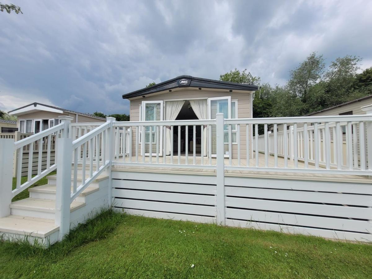 Lakeside Cotswold Holiday Home 赛伦塞斯特 外观 照片