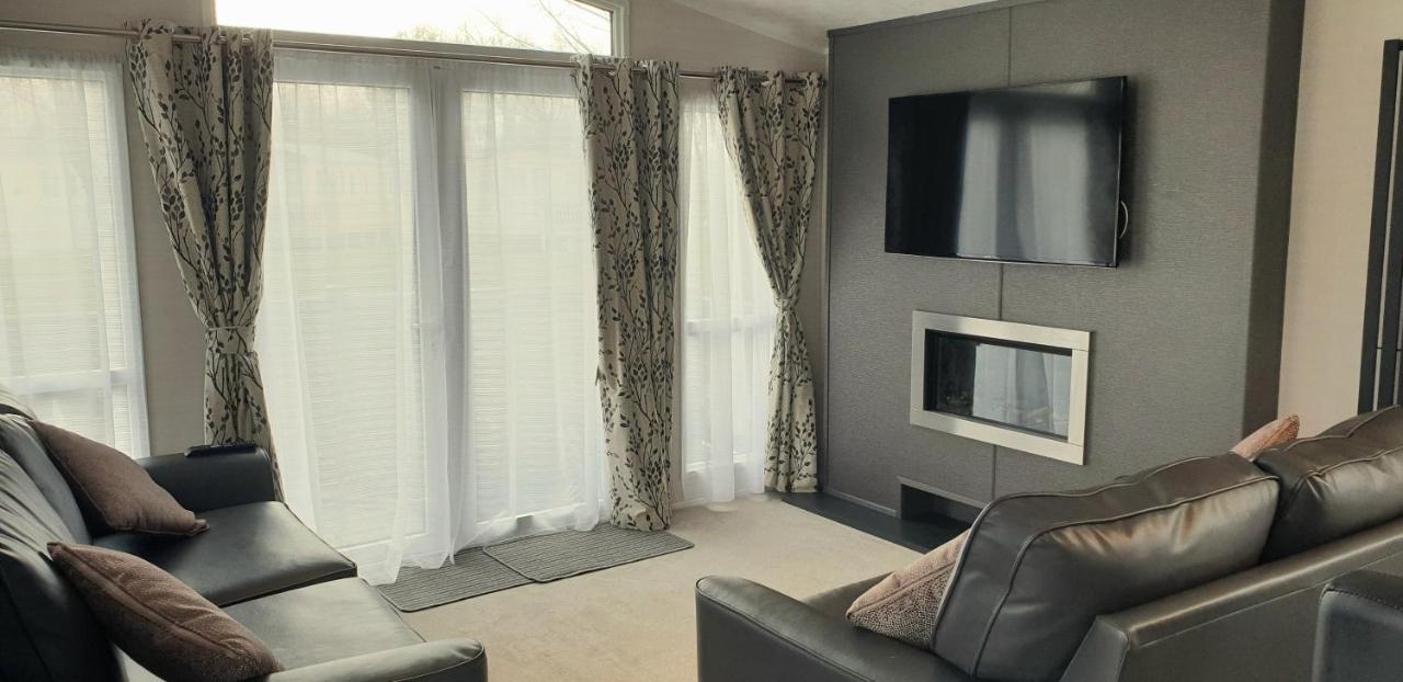 Lakeside Cotswold Holiday Home 赛伦塞斯特 外观 照片