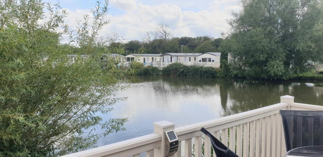 Lakeside Cotswold Holiday Home 赛伦塞斯特 外观 照片