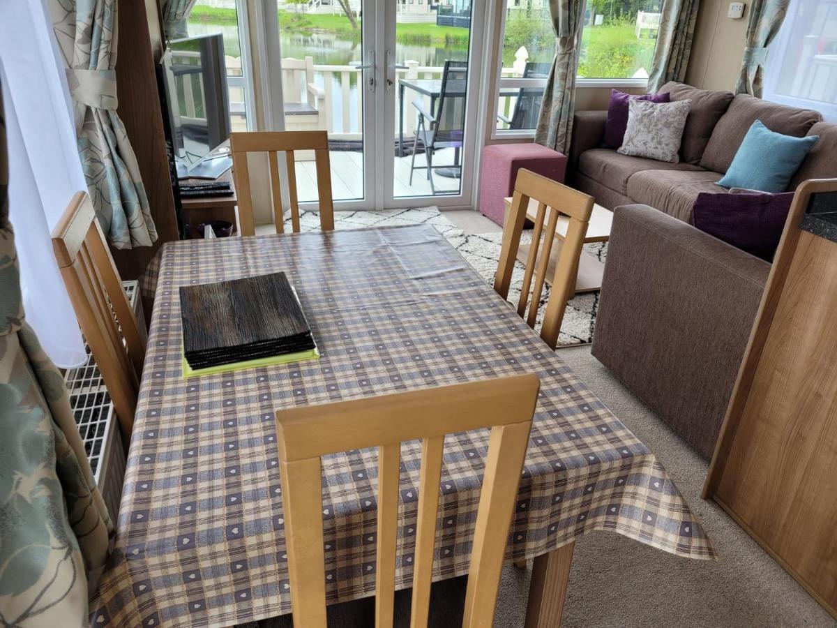 Lakeside Cotswold Holiday Home 赛伦塞斯特 外观 照片