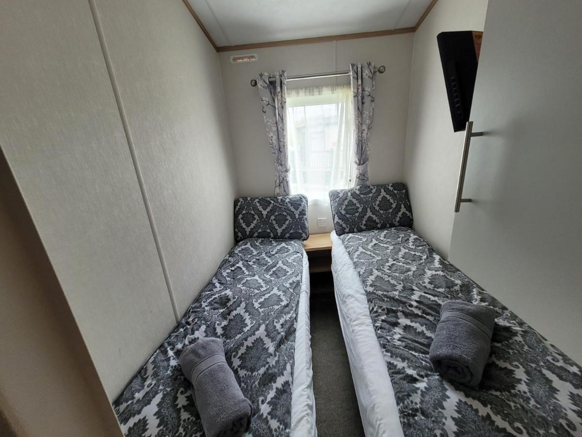Lakeside Cotswold Holiday Home 赛伦塞斯特 外观 照片