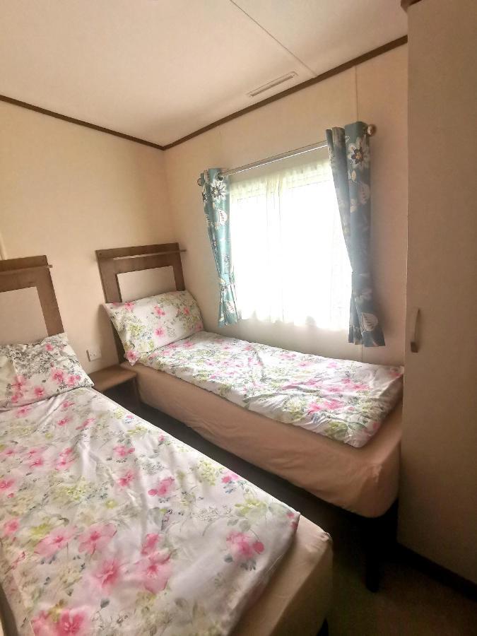 Lakeside Cotswold Holiday Home 赛伦塞斯特 外观 照片
