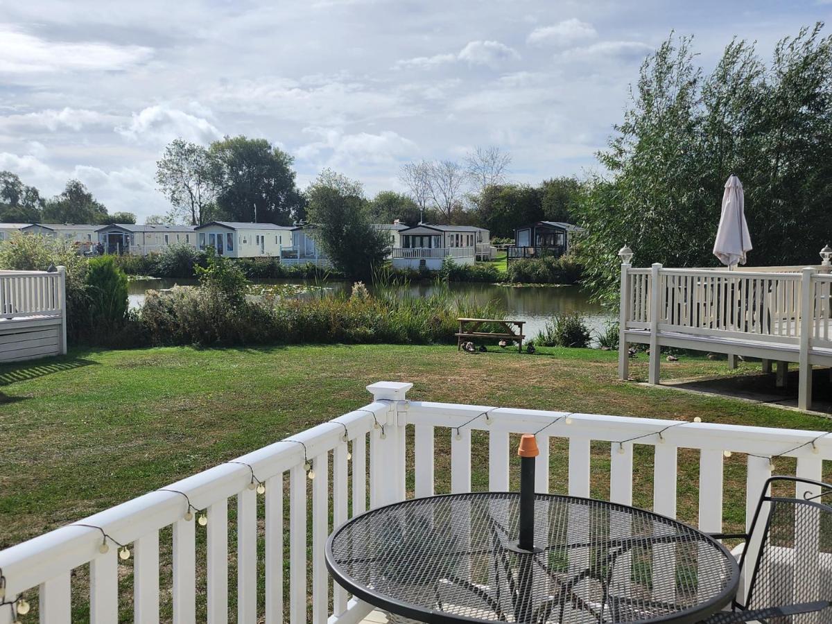 Lakeside Cotswold Holiday Home 赛伦塞斯特 外观 照片