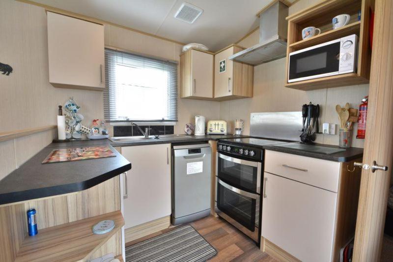 Lakeside Cotswold Holiday Home 赛伦塞斯特 外观 照片