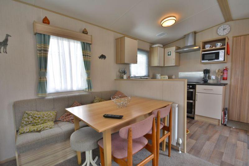 Lakeside Cotswold Holiday Home 赛伦塞斯特 外观 照片