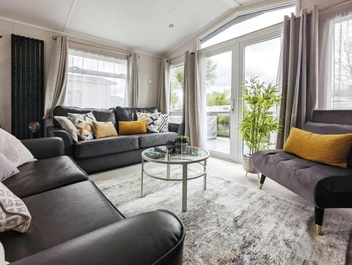Lakeside Cotswold Holiday Home 赛伦塞斯特 外观 照片