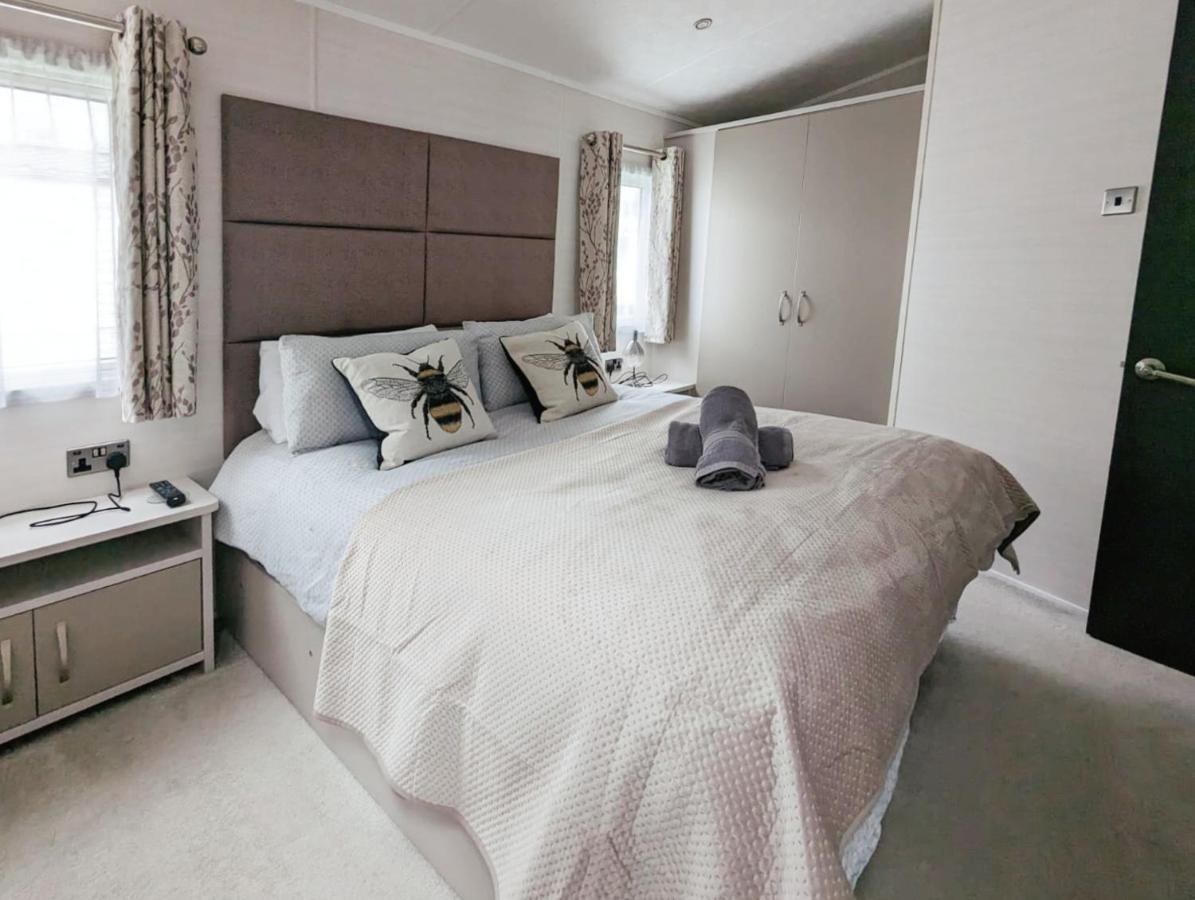Lakeside Cotswold Holiday Home 赛伦塞斯特 外观 照片