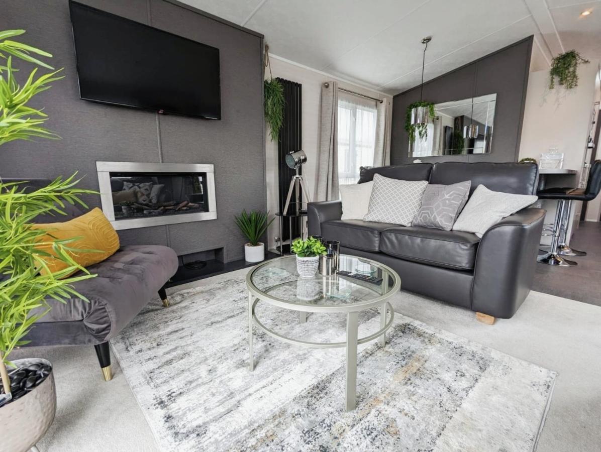 Lakeside Cotswold Holiday Home 赛伦塞斯特 外观 照片