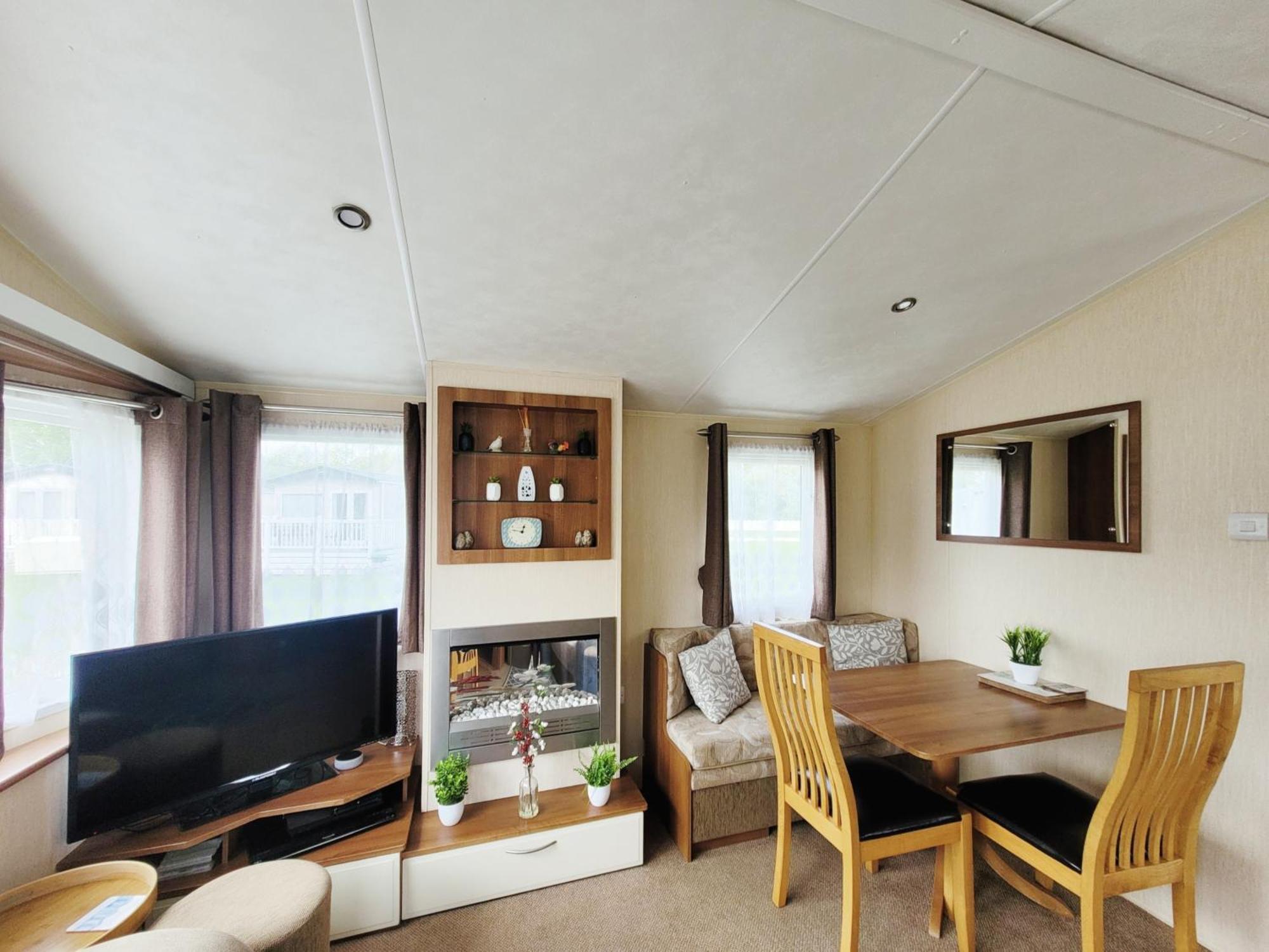 Lakeside Cotswold Holiday Home 赛伦塞斯特 外观 照片