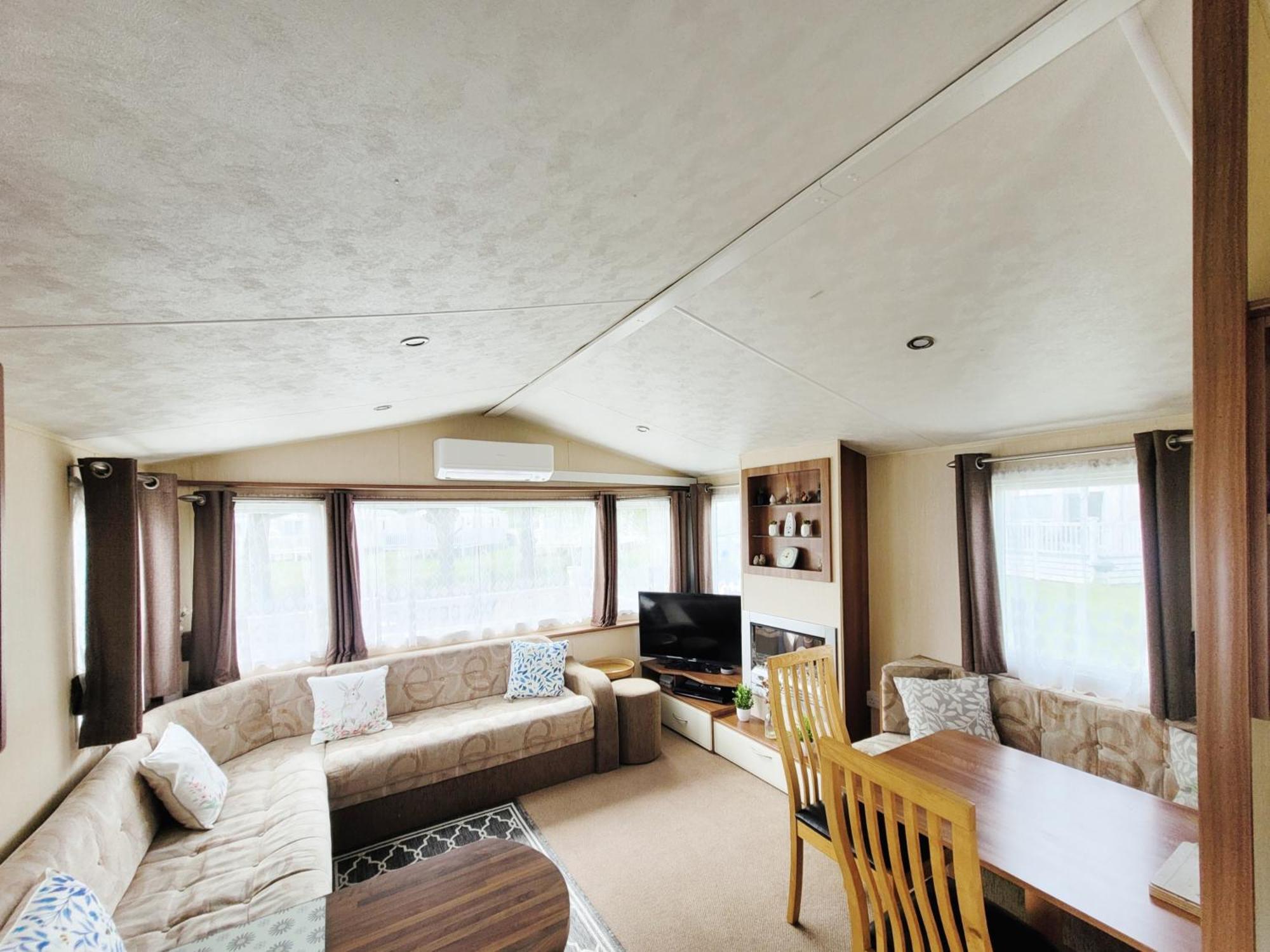 Lakeside Cotswold Holiday Home 赛伦塞斯特 外观 照片