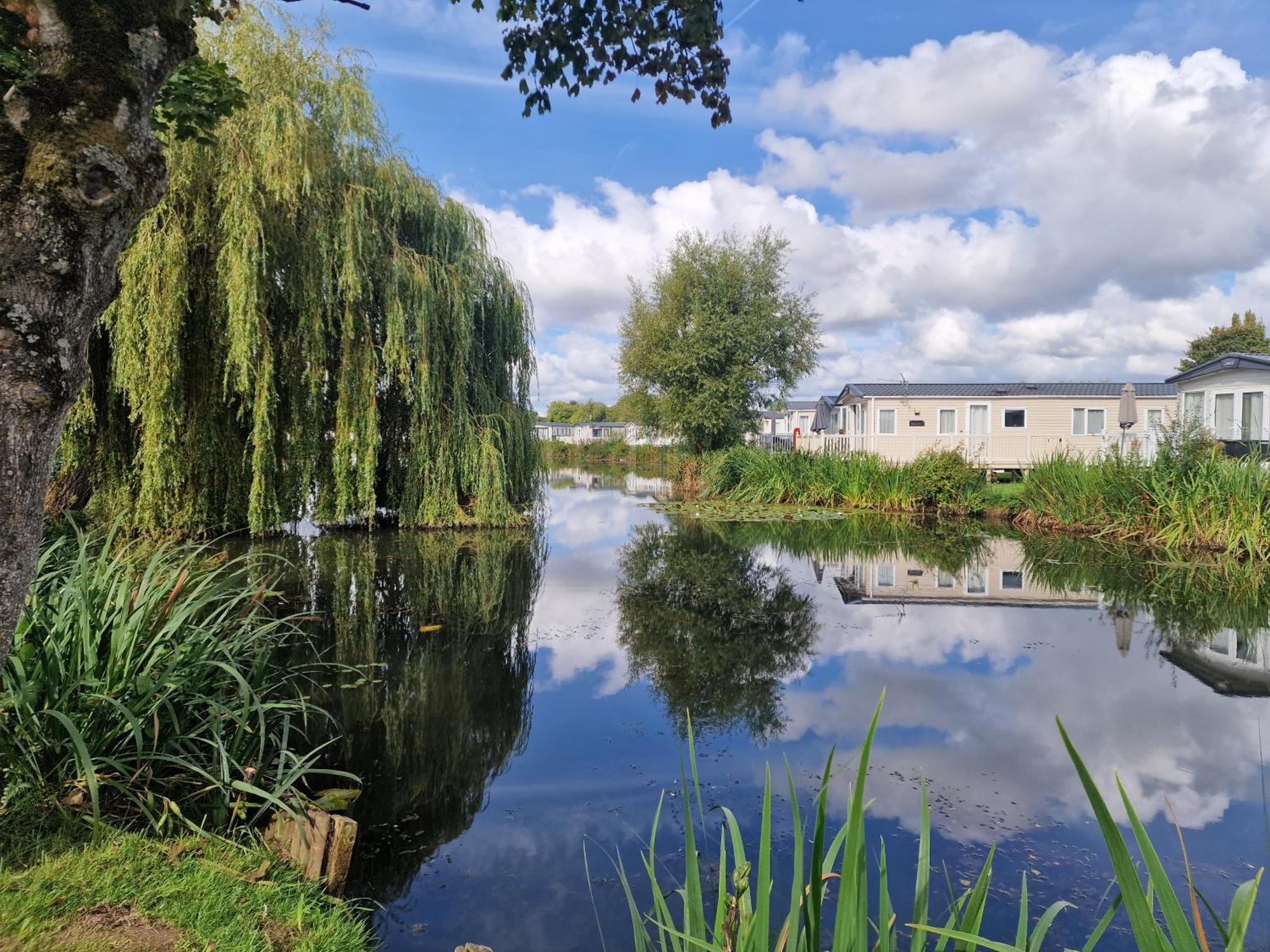 Lakeside Cotswold Holiday Home 赛伦塞斯特 外观 照片
