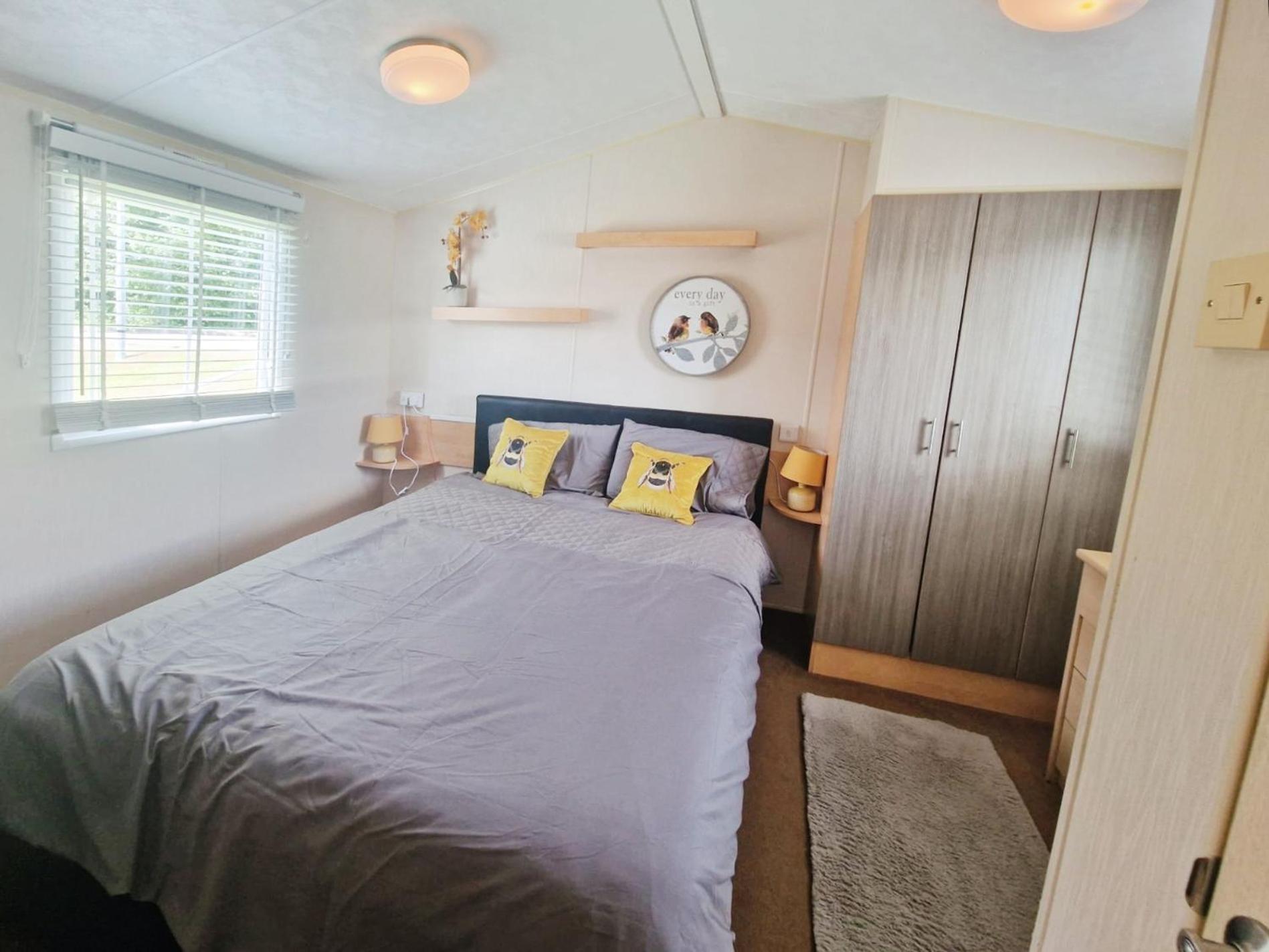 Lakeside Cotswold Holiday Home 赛伦塞斯特 外观 照片