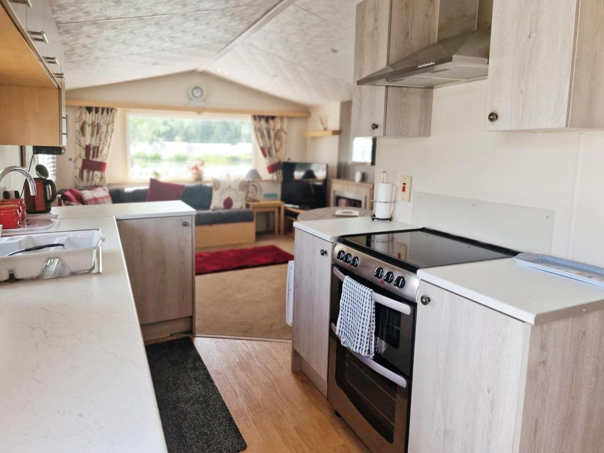 Lakeside Cotswold Holiday Home 赛伦塞斯特 外观 照片