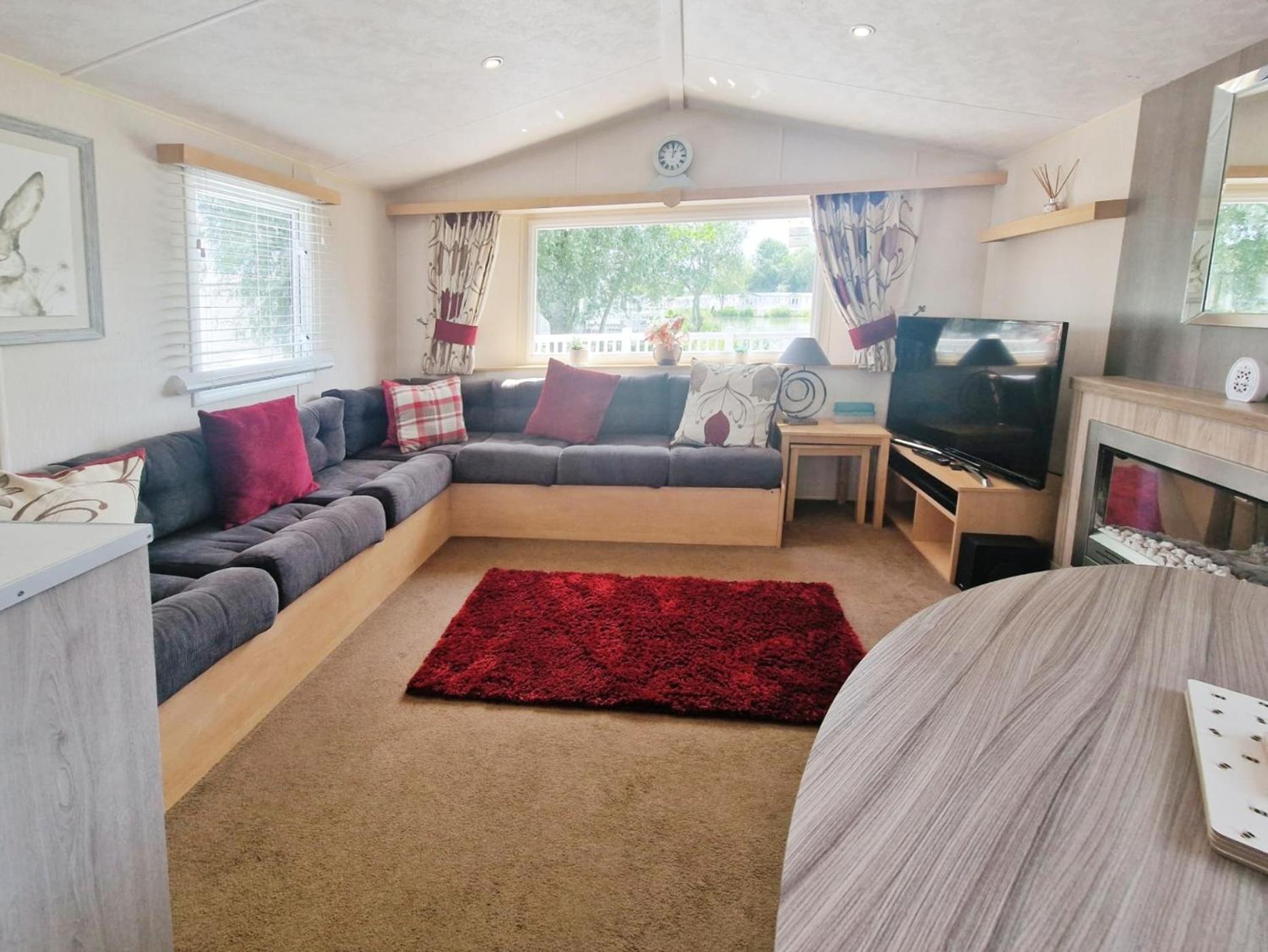 Lakeside Cotswold Holiday Home 赛伦塞斯特 外观 照片